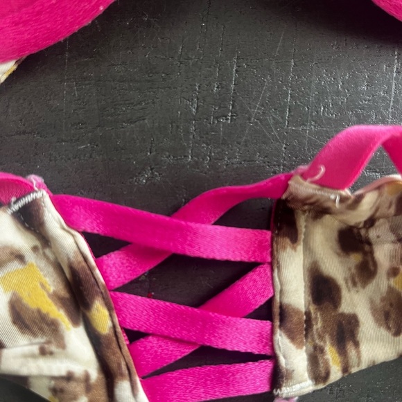 La Senza B34 Leopard Bra with Pink Straps and Criss Cross Back Padded Push Up - Picture 9 of 10
